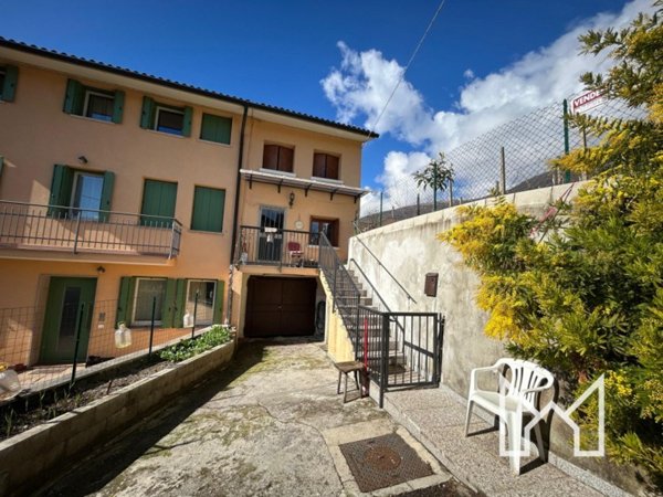 casa indipendente in vendita a Bassano del Grappa in zona Valrovina