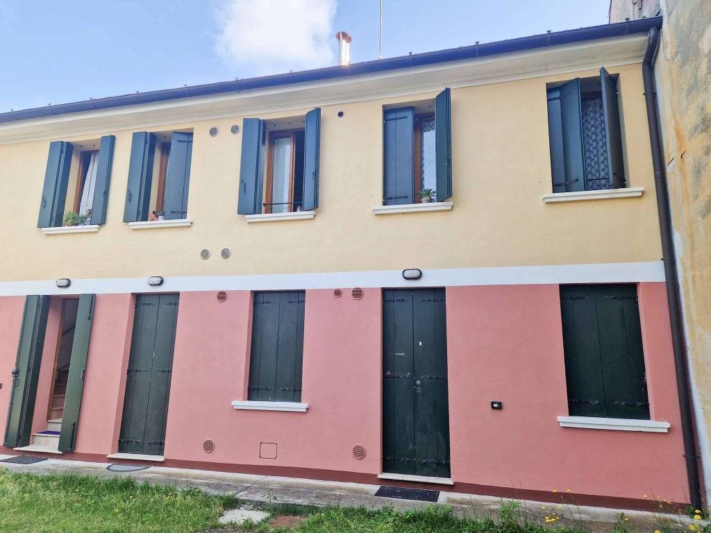 intera palazzina in vendita a Bassano del Grappa
