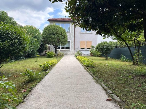 casa indipendente in vendita a Bassano del Grappa