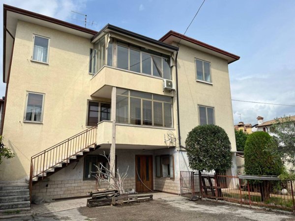 intera palazzina in vendita a Bassano del Grappa
