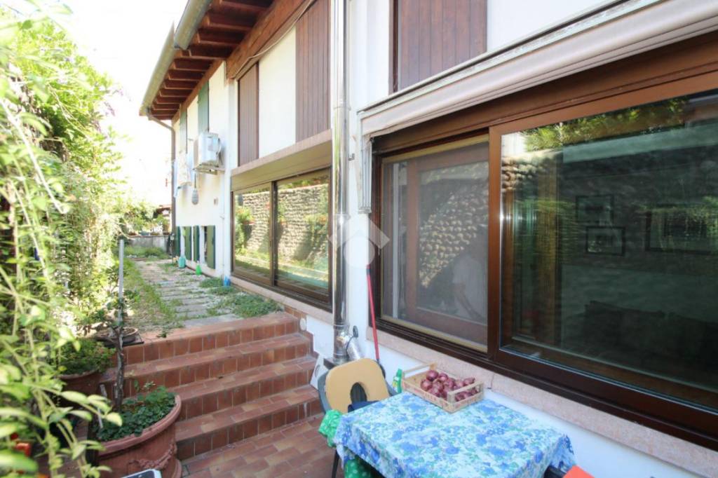 casa indipendente in vendita a Bassano del Grappa