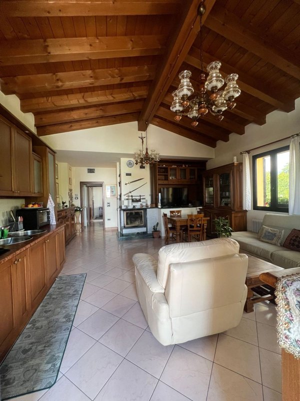 casa indipendente in vendita a Bassano del Grappa