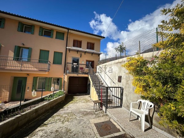 casa indipendente in vendita a Bassano del Grappa in zona Valrovina