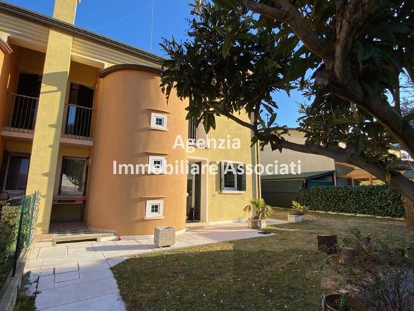 casa indipendente in vendita a Bassano del Grappa in zona Sant'Eusebio