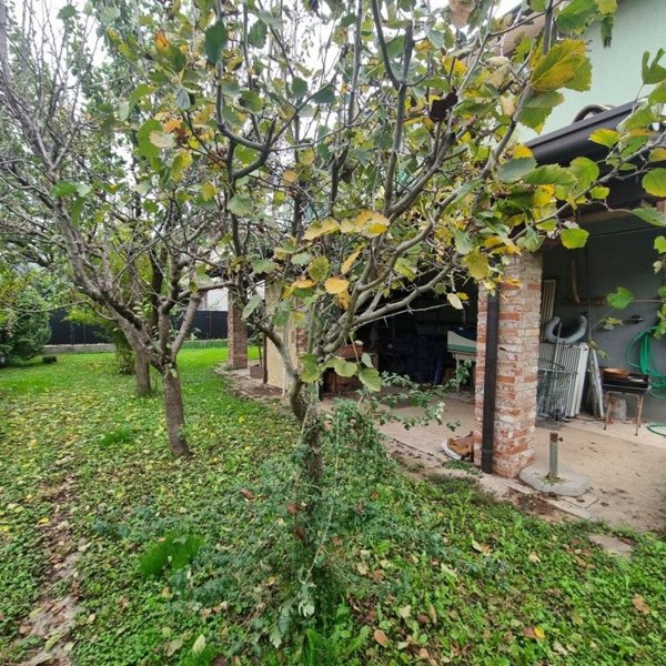 casa indipendente in vendita a Bassano del Grappa