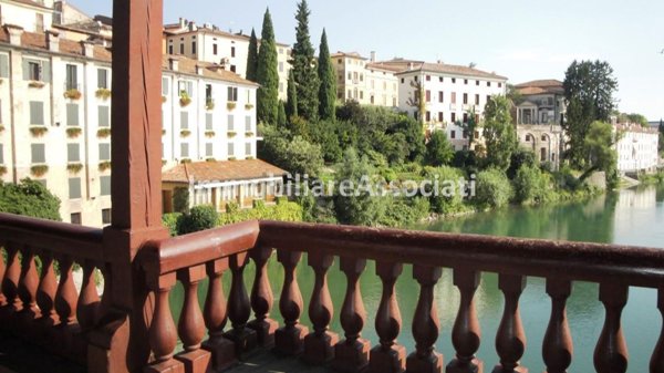 casa indipendente in vendita a Bassano del Grappa