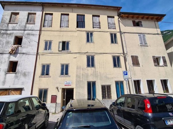 negozio in vendita a Bassano del Grappa in zona Campese