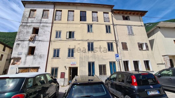 negozio in vendita a Bassano del Grappa in zona Campese