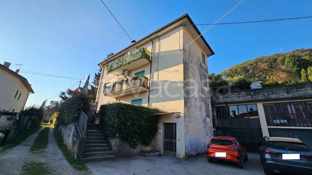 casa indipendente in vendita a Bassano del Grappa in zona San Michele