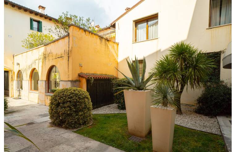 intera palazzina in vendita a Bassano del Grappa