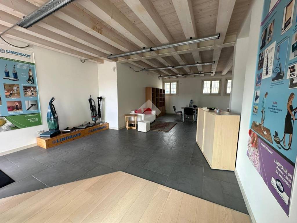 ufficio in vendita a Bassano del Grappa