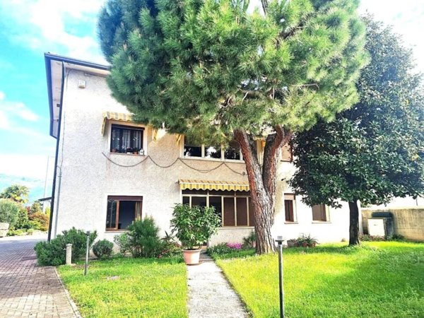 casa indipendente in vendita a Bassano del Grappa