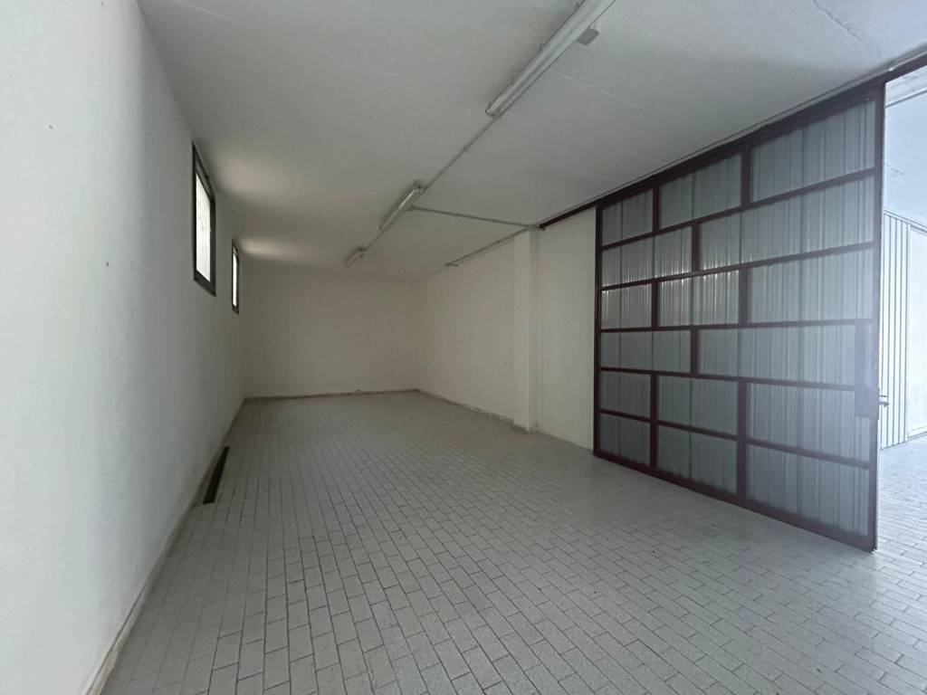 locale commerciale in vendita a Bassano del Grappa