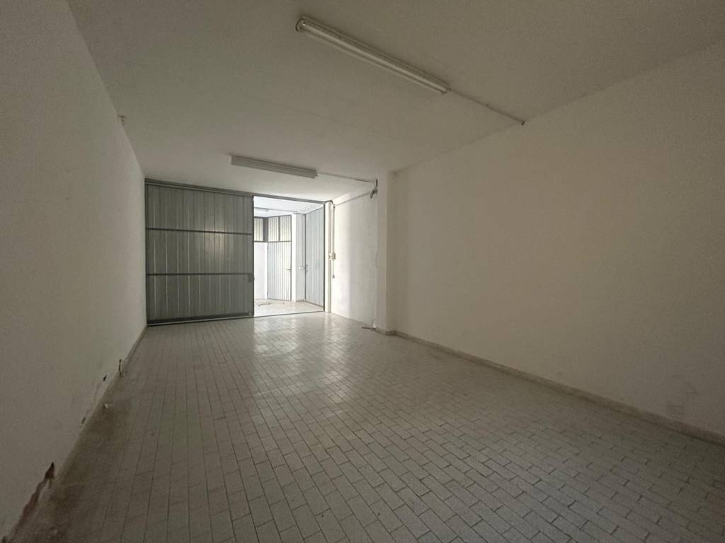 locale commerciale in vendita a Bassano del Grappa