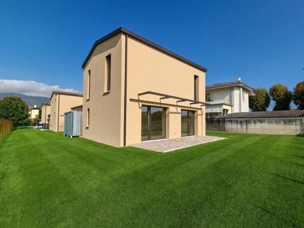 casa indipendente in vendita a Bassano del Grappa