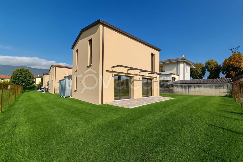 casa indipendente in vendita a Bassano del Grappa