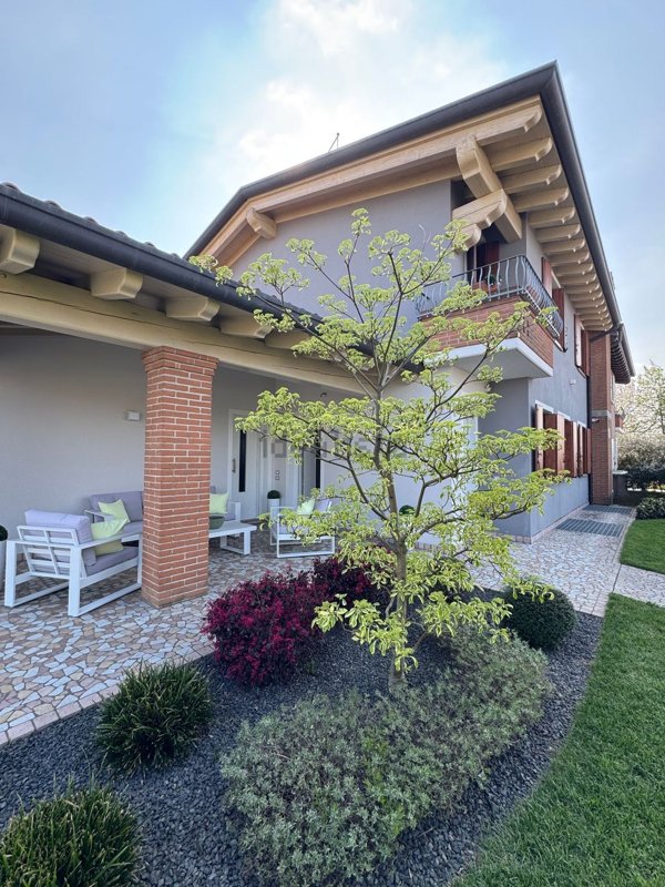 casa indipendente in vendita a Bassano del Grappa