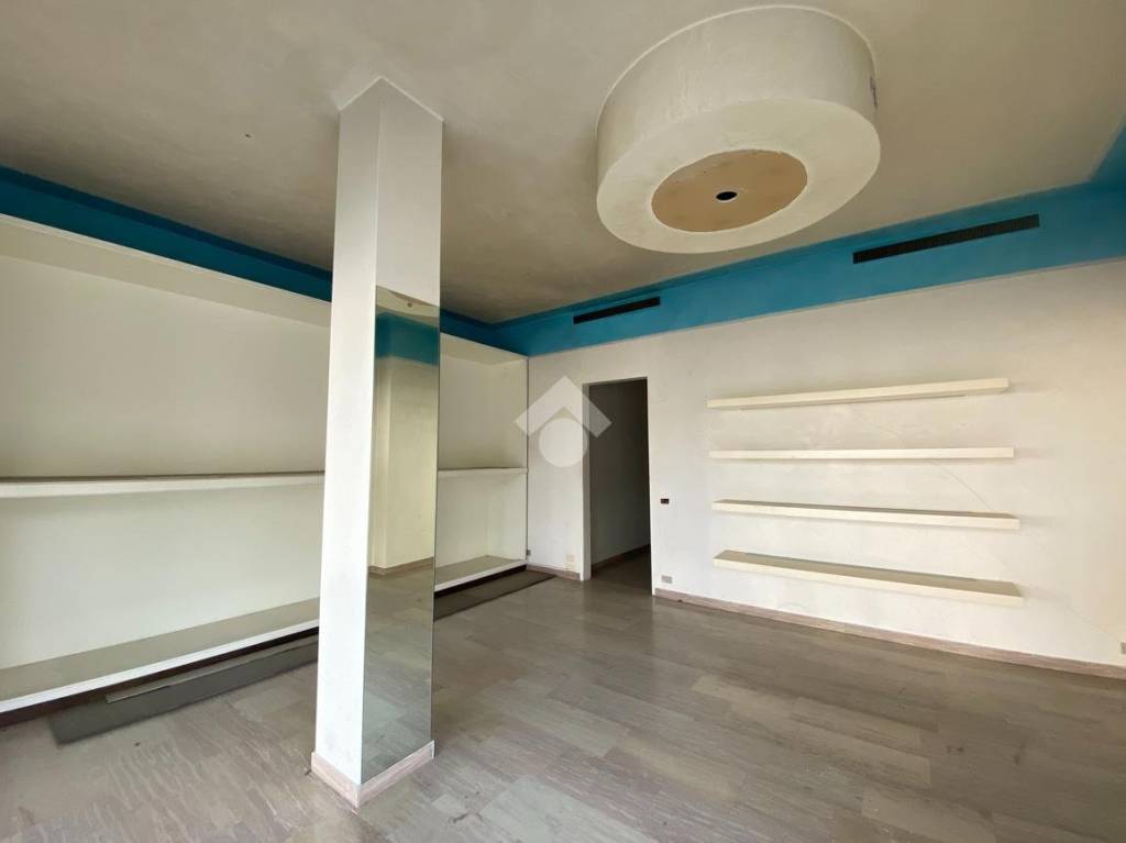 negozio in vendita a Bassano del Grappa