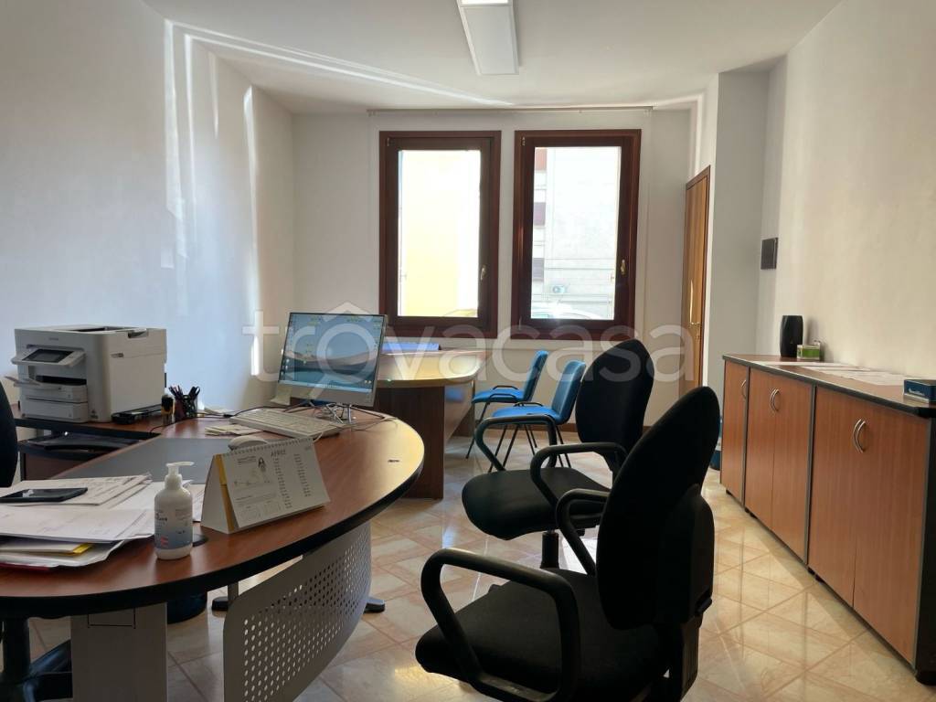 negozio in vendita a Bassano del Grappa