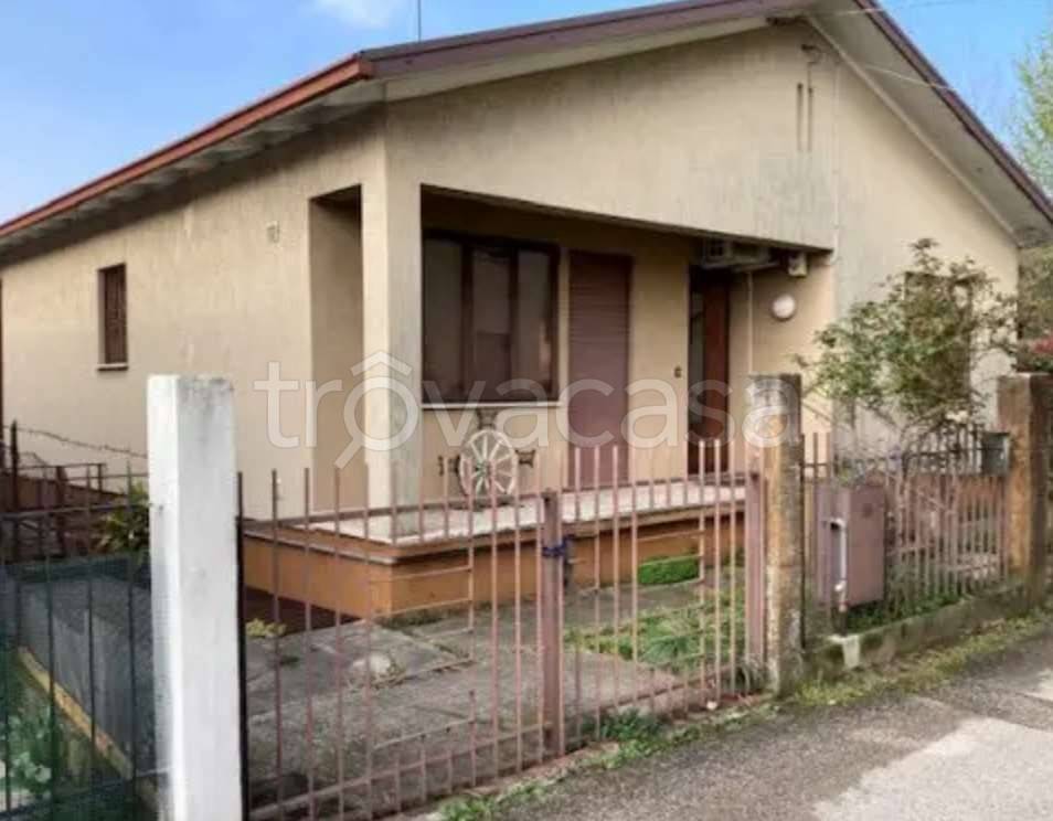 casa indipendente in vendita a Bassano del Grappa