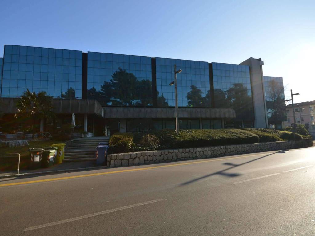 negozio in vendita a Bassano del Grappa