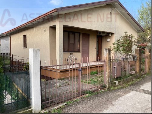 casa indipendente in vendita a Bassano del Grappa