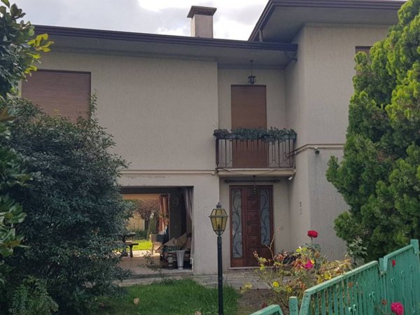casa indipendente in vendita a Bassano del Grappa