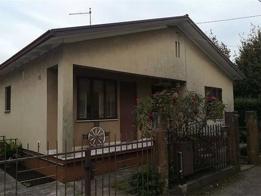 casa indipendente in vendita a Bassano del Grappa