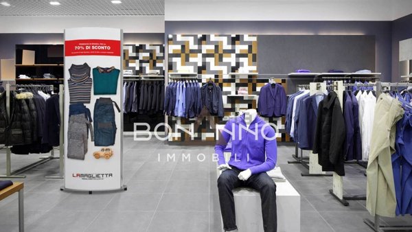 locale commerciale in vendita a Bassano del Grappa