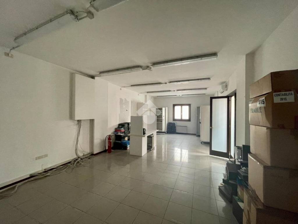 ufficio in vendita a Bassano del Grappa
