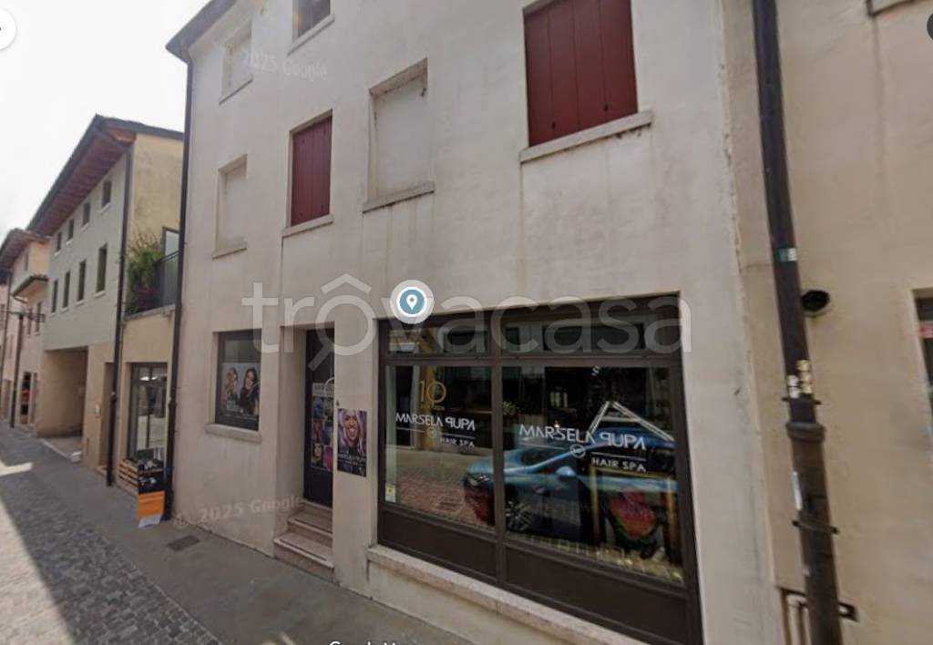 negozio in vendita a Bassano del Grappa