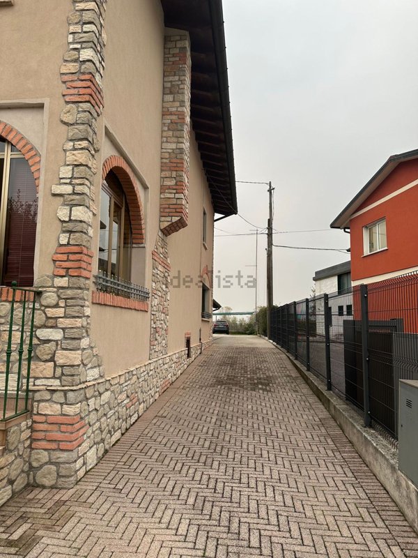 casa indipendente in vendita a Bassano del Grappa in zona Marchesane