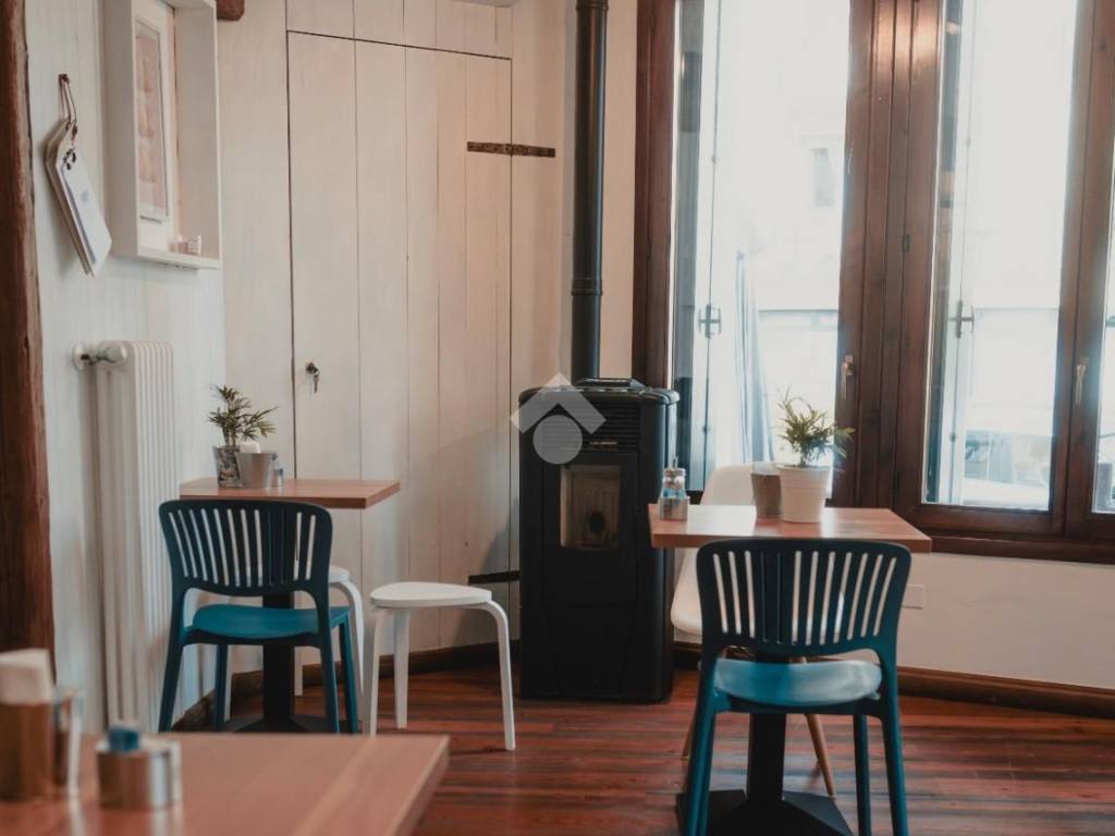 negozio in vendita a Bassano del Grappa