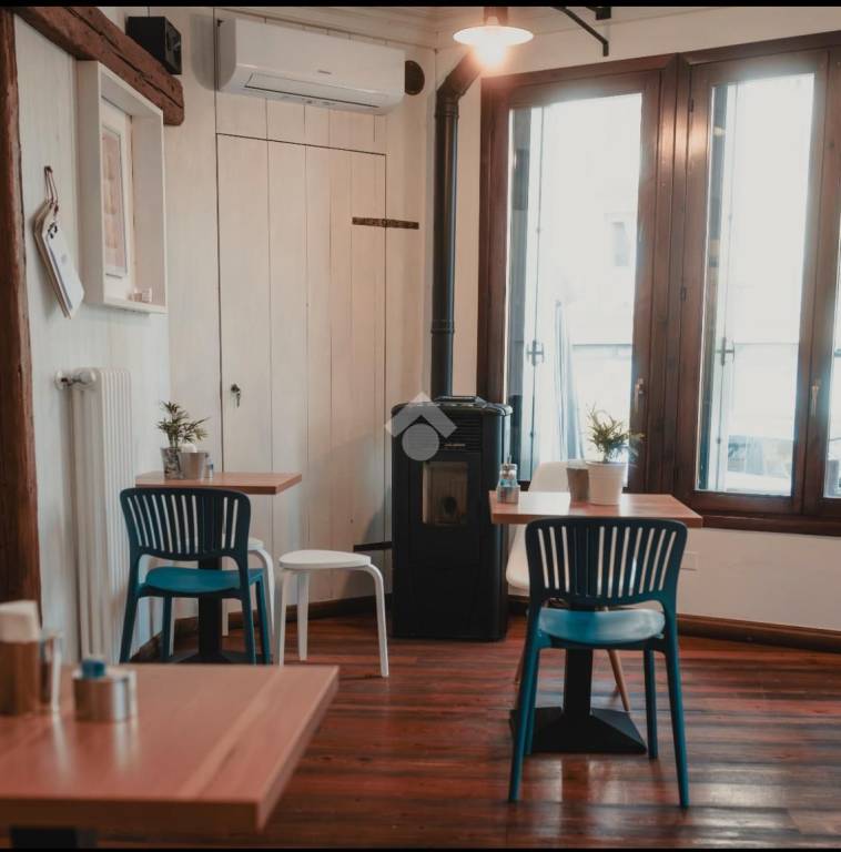 negozio in vendita a Bassano del Grappa