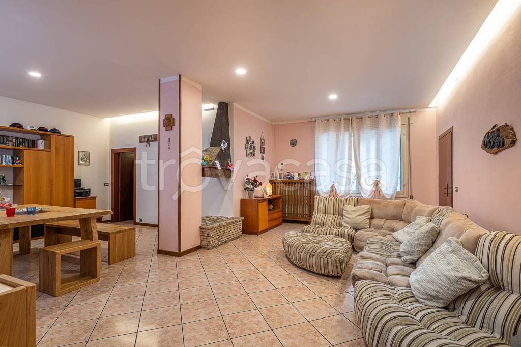 casa indipendente in vendita a Bassano del Grappa in zona Marchesane