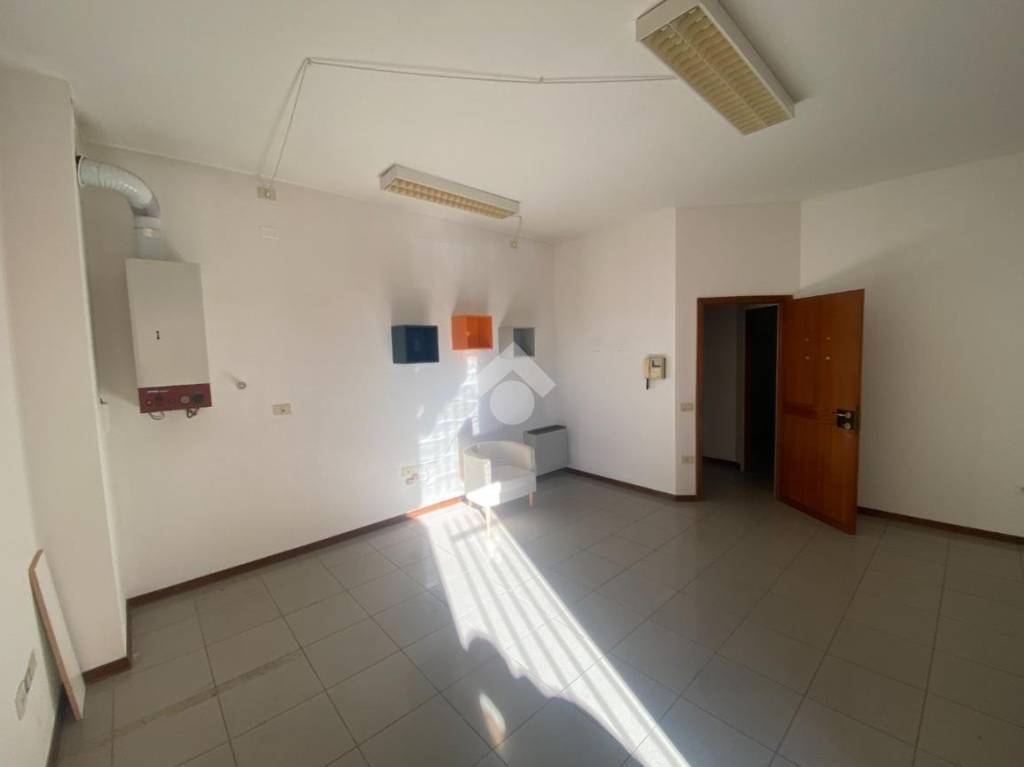 ufficio in vendita a Bassano del Grappa