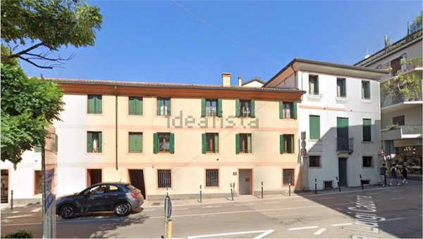 locale commerciale in vendita a Bassano del Grappa