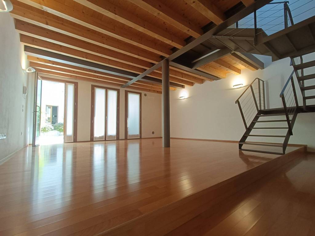 casa indipendente in vendita a Bassano del Grappa