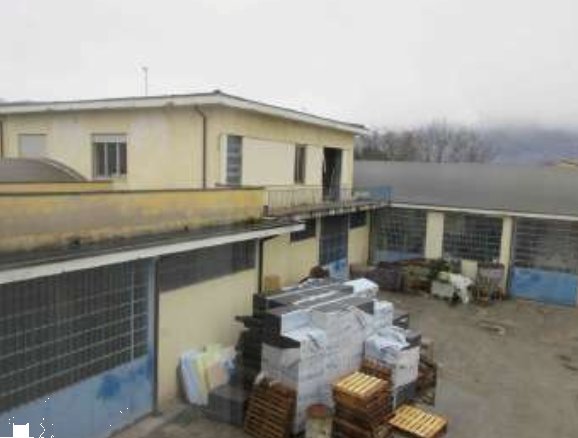 locale di sgombero in vendita a Bassano del Grappa