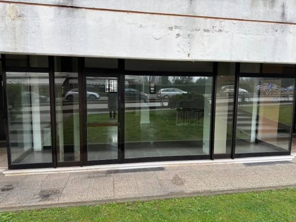 negozio in vendita a Bassano del Grappa