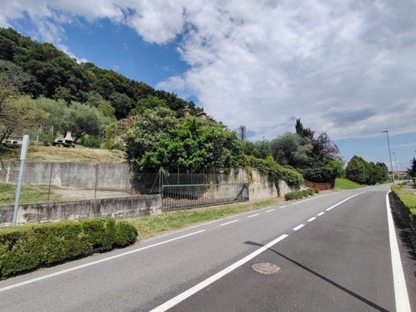 negozio in vendita a Bassano del Grappa