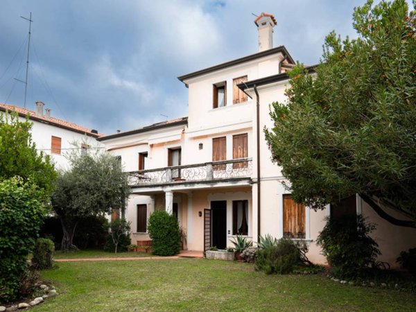 casa indipendente in vendita a Bassano del Grappa