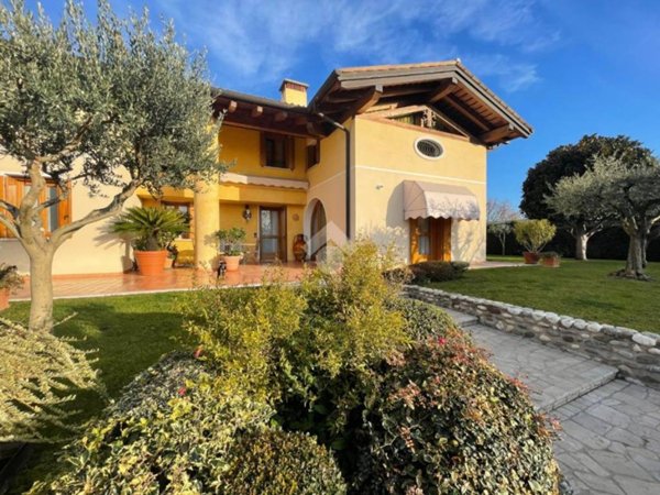 casa indipendente in vendita a Bassano del Grappa