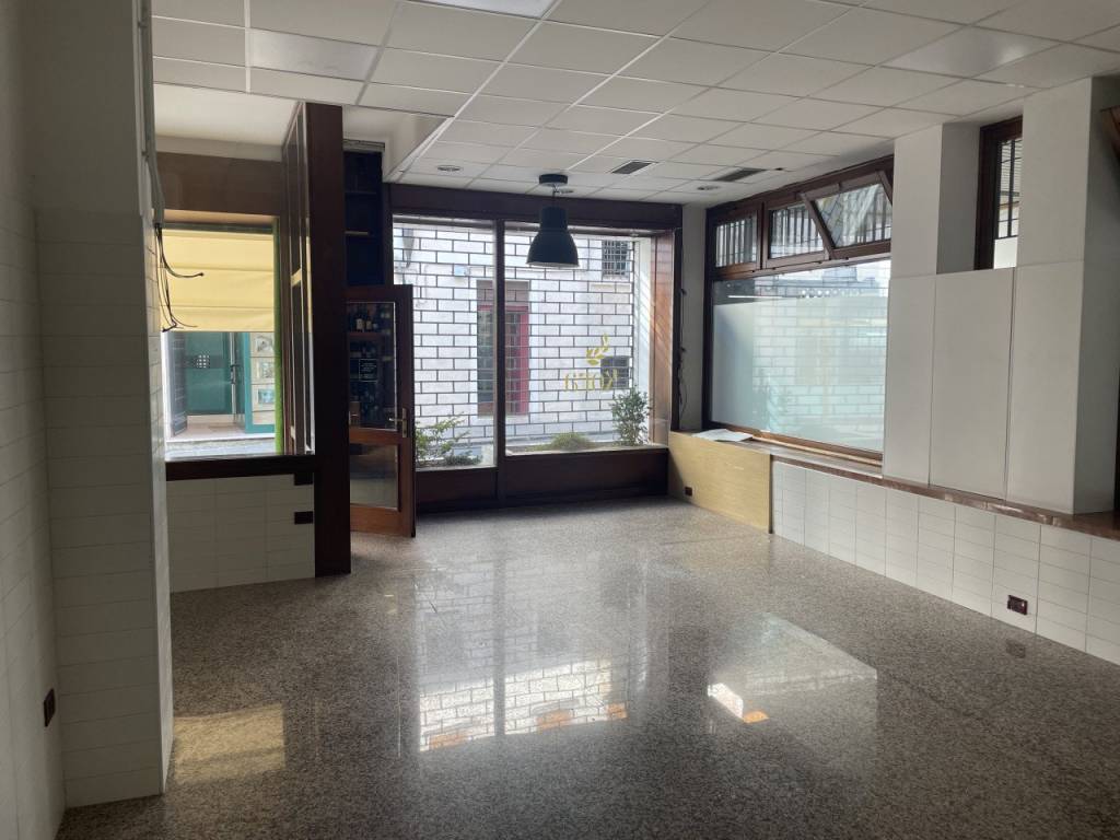 negozio in vendita a Bassano del Grappa