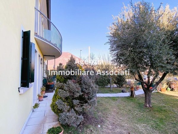 casa indipendente in vendita a Bassano del Grappa in zona Sant'Eusebio