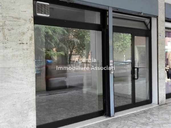 negozio in vendita a Bassano del Grappa