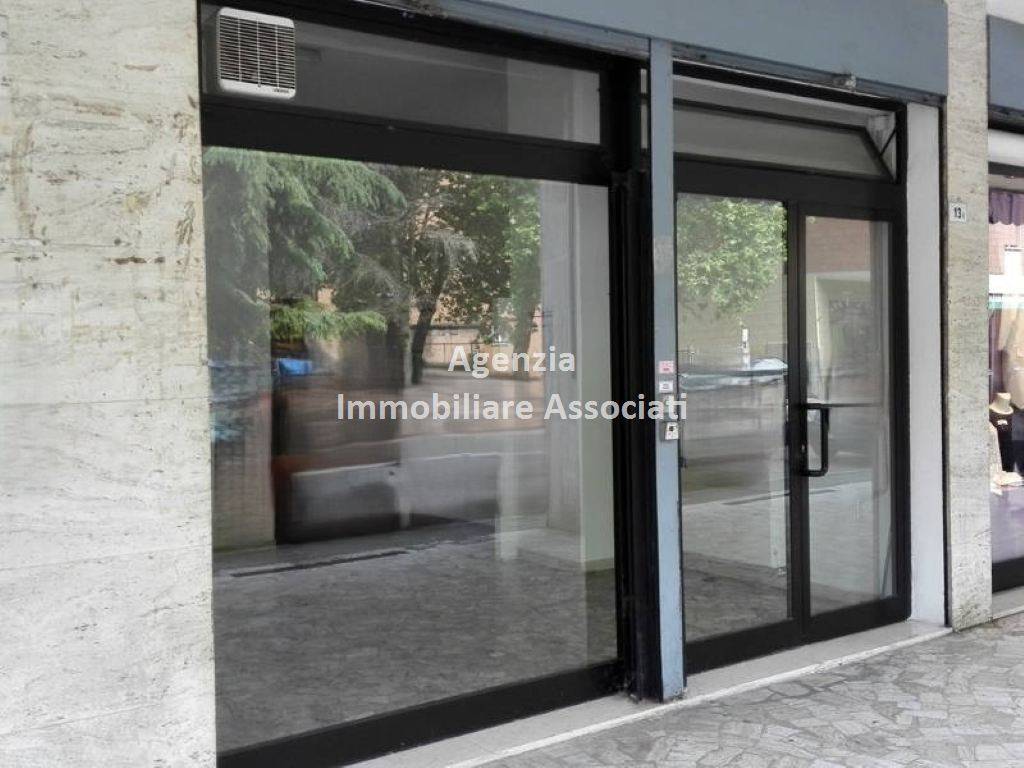 negozio in vendita a Bassano del Grappa