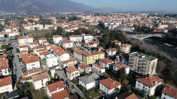 casa indipendente in vendita a Bassano del Grappa