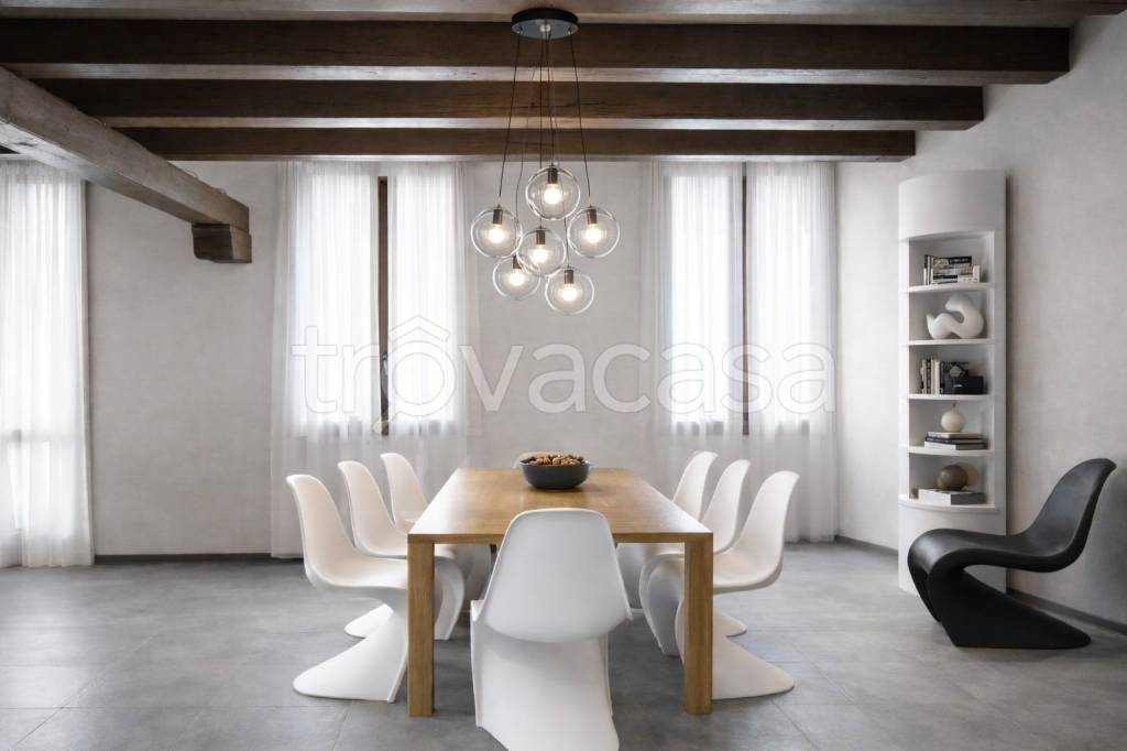 casa indipendente in vendita a Bassano del Grappa