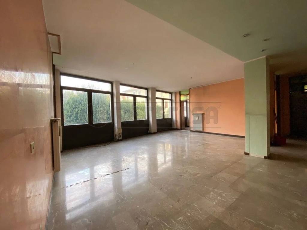 ufficio in vendita a Bassano del Grappa
